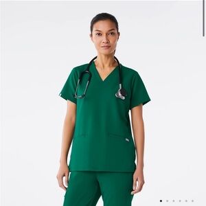 Figs hunter green 3 pocket xs casma top